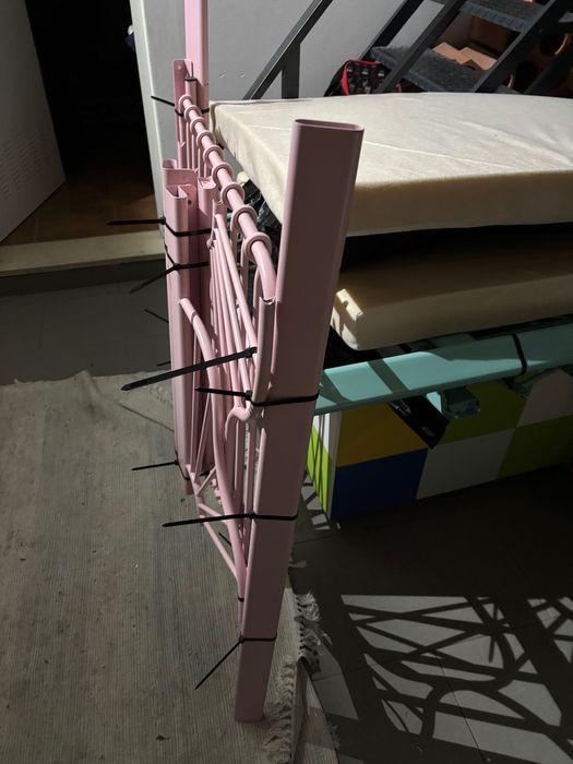 Cama de menina e de menino IKEA