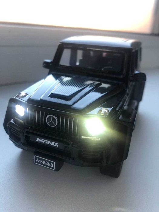 Мерседес Гєлік метал 15 см,світло,звук,все! відчиняється