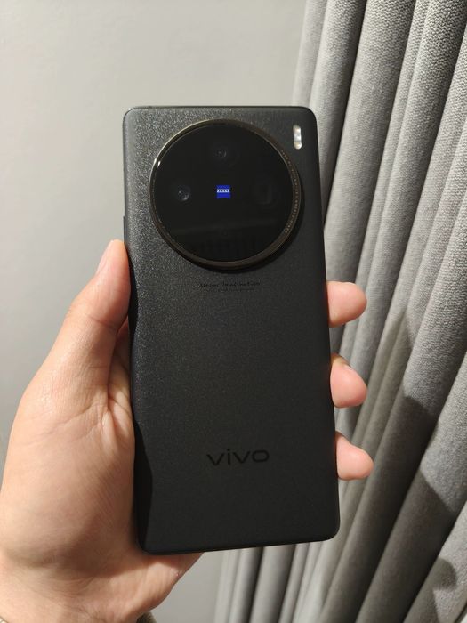 Смартфон Vivo x100