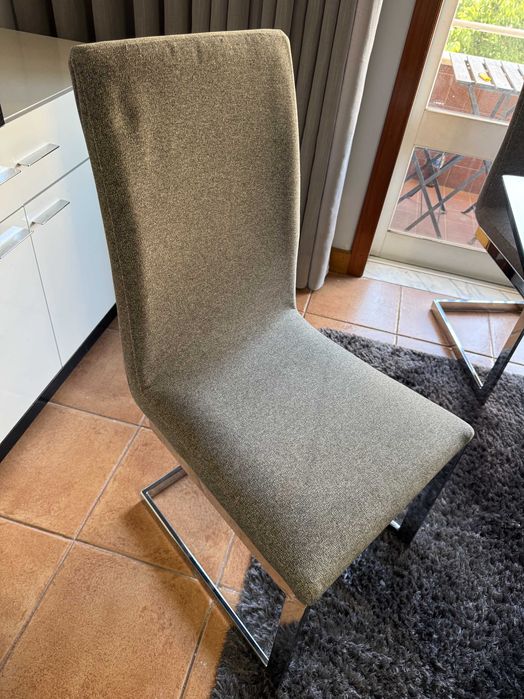 Mesa de Jantar Vidro + 6 Cadeiras + Tapete Moderno