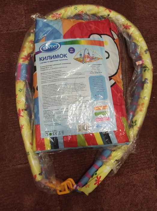 Новий розвиваючий килимок Lindo