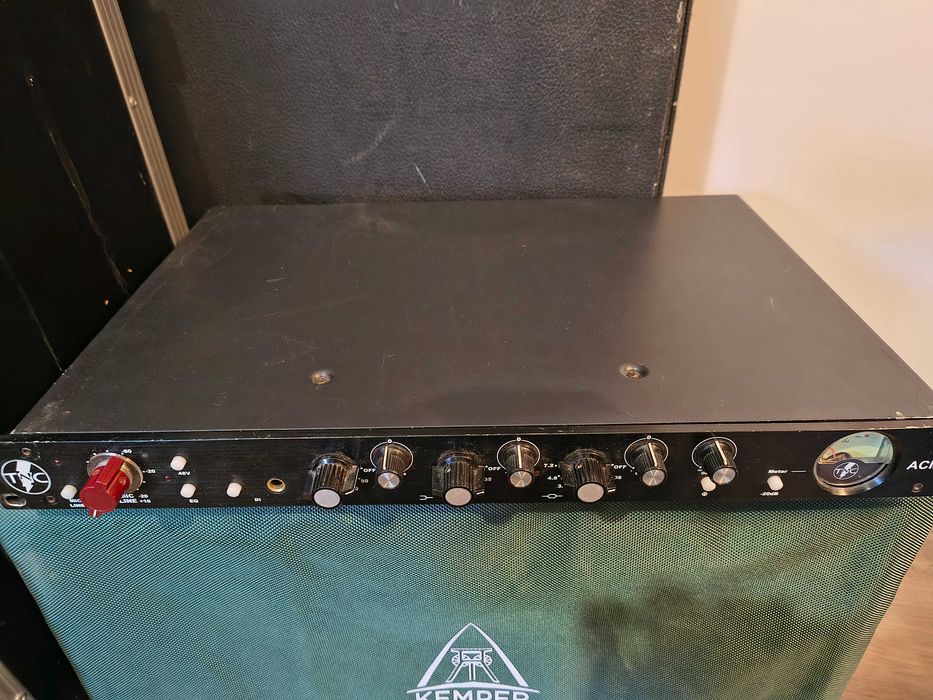 TNC ACMP-73 Preamplificador tipo Neve 1073