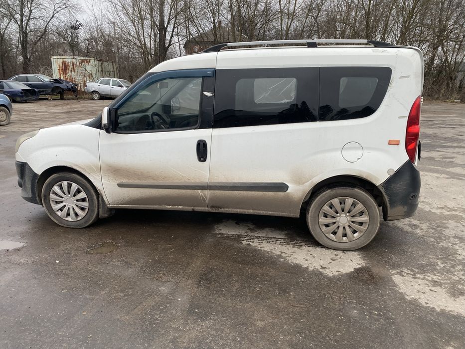 Дверка крило фіат добло 2 запчастини розборка 263 кузов