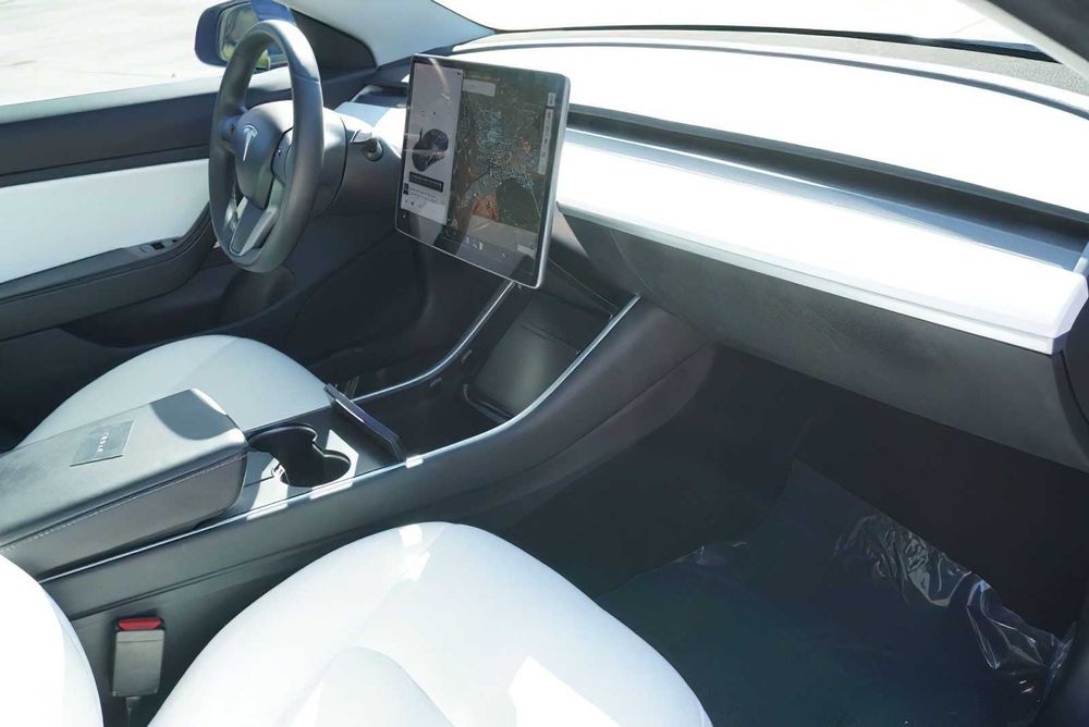 Tesla Model 3 Long Range      2019