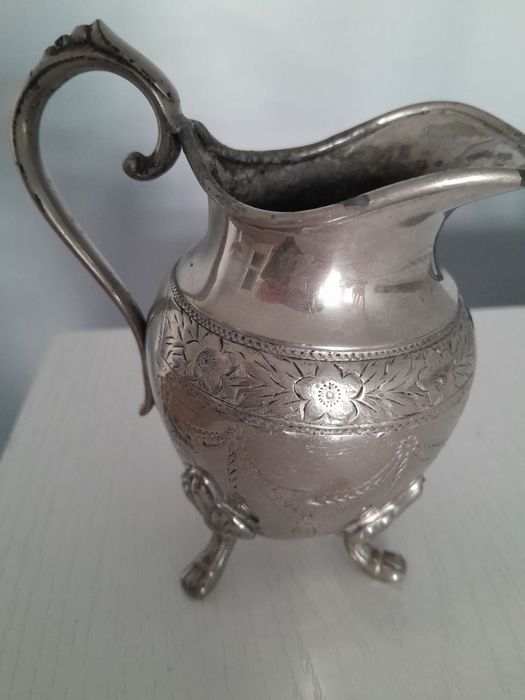 Вінтажний молочник