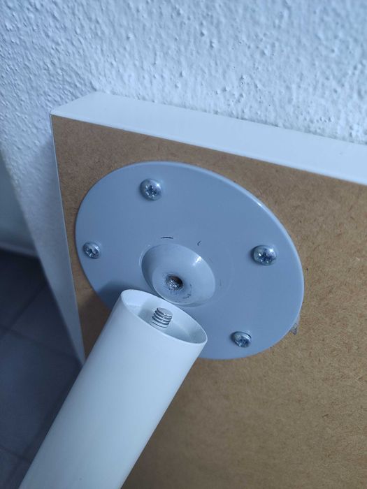 Mesa Linnmon IKEA + 2 pernas Adils