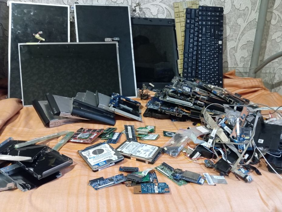 Продам запчастини від ноутбуків