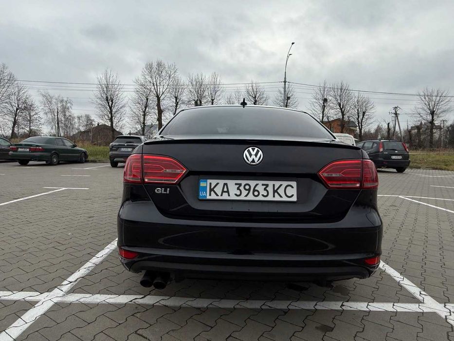Volkswagen Jetta GLI 2.0 (220 к.с.) 2013