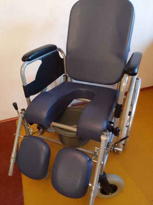Wózek Inwalidzki wielofunkcyjny - z funkcją toalety.