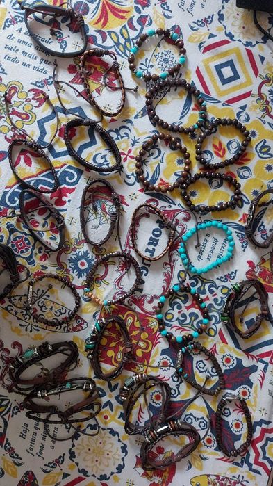 Lote de Pulseiras Artesanais / Cabedal e Madeira
