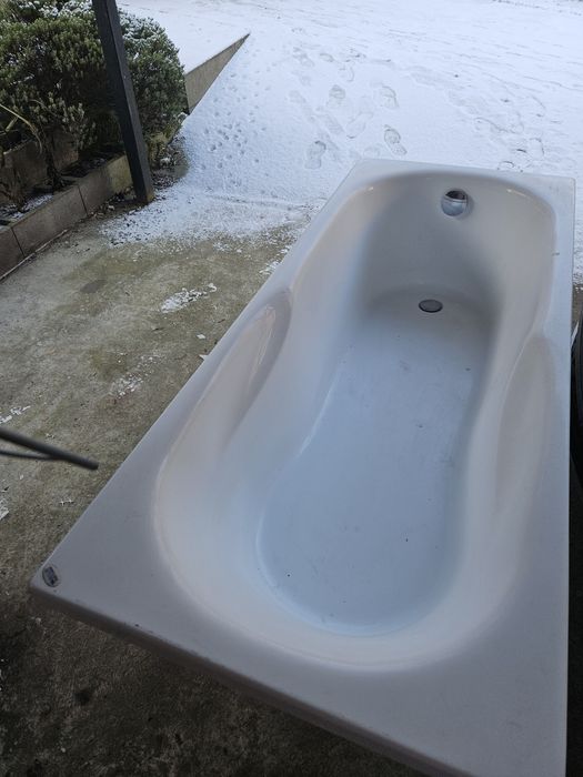 Biała używana wanna