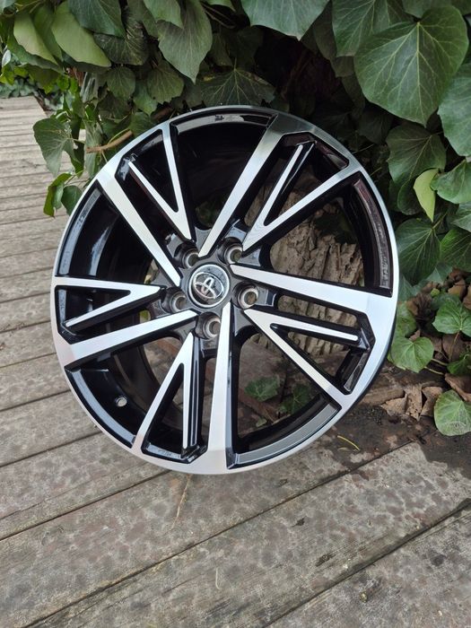 Диски на Toyota Camry R18 5x114.3 ET50 Dia60.1. В наявності.