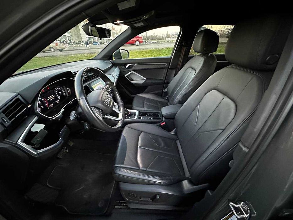 AUDI Q3      2021