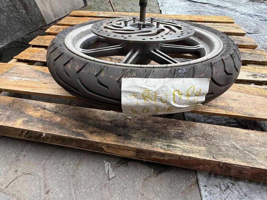 Triumph bonevile kolo przód