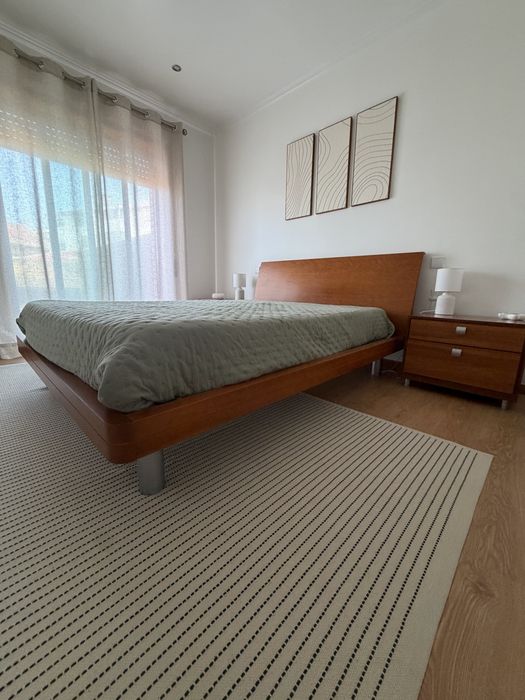 Conjunto de cama e 2 mesas de cabeceira