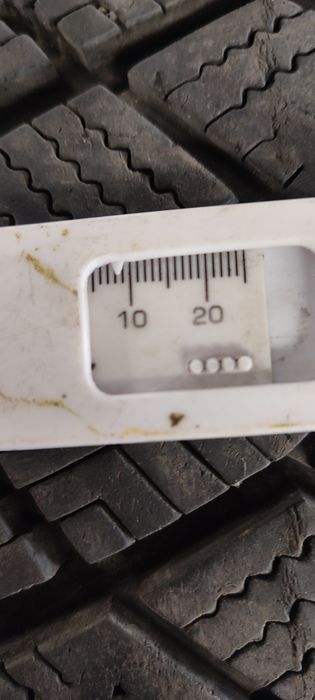 215/65R16 4szt. Goodyear Ultragrip ICE ARCTIC.