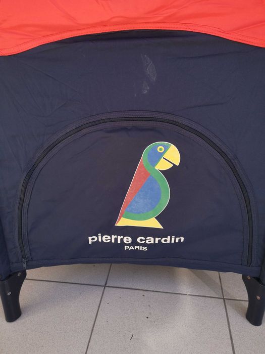 Cama de viagem da Pierre Cardin.