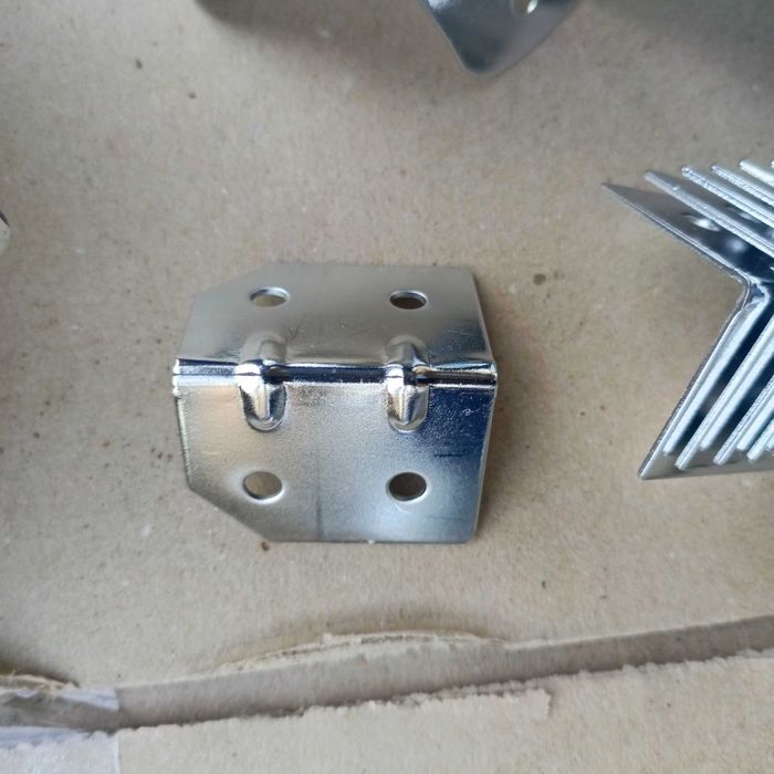 Фурнитура для ящиков из лам фанеры, ручки, замки, уголки, петли и т.п.