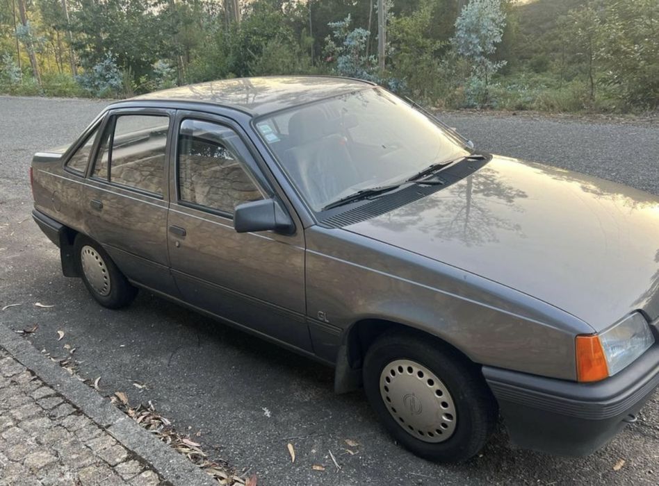 Vendo OPEL Kadett -E GL 1.3S