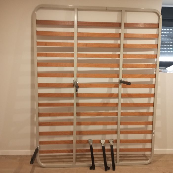 Vende.se estrado de cama de casal com medida 1.40*1.90 cm