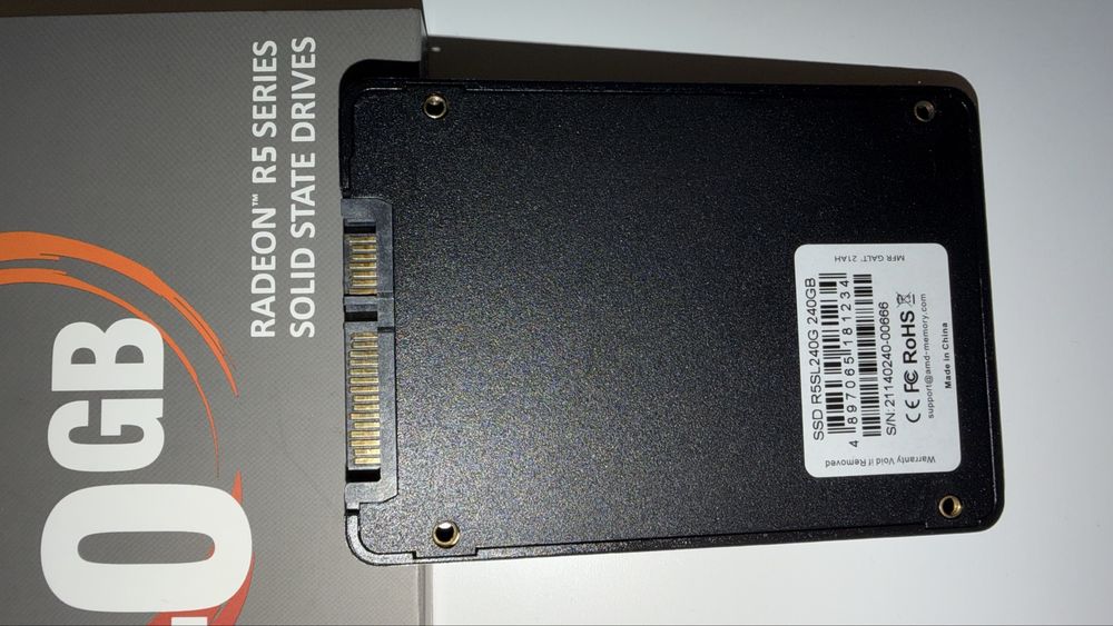 SSD AMD Radeon R5 240 Gb