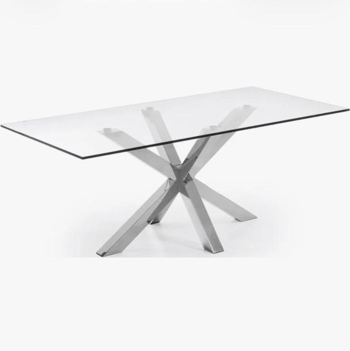 Mesa de jantar moderna e elegante.
