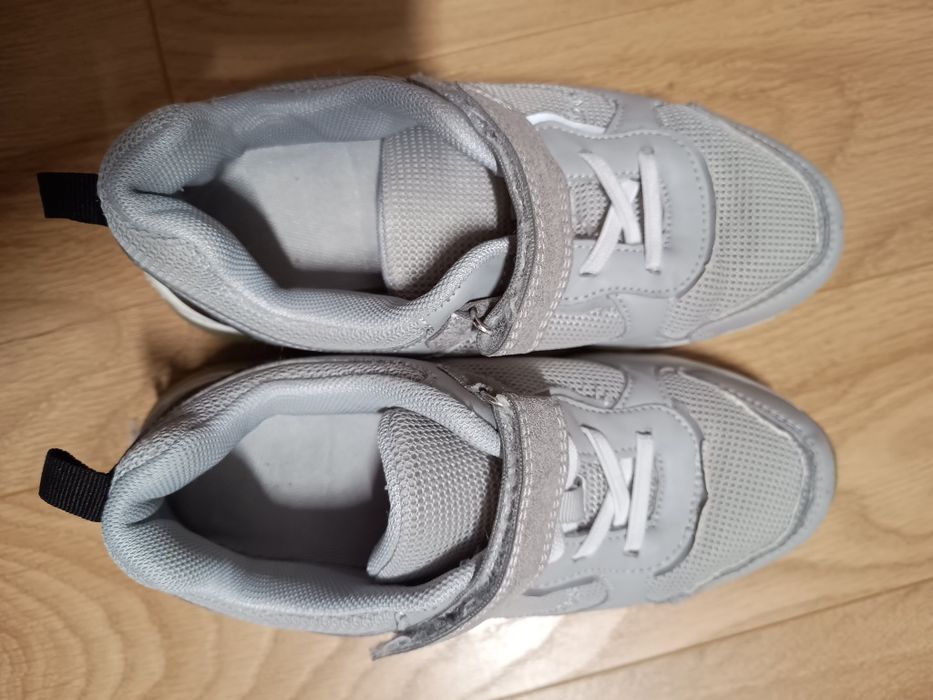 Buty na rzepy 35