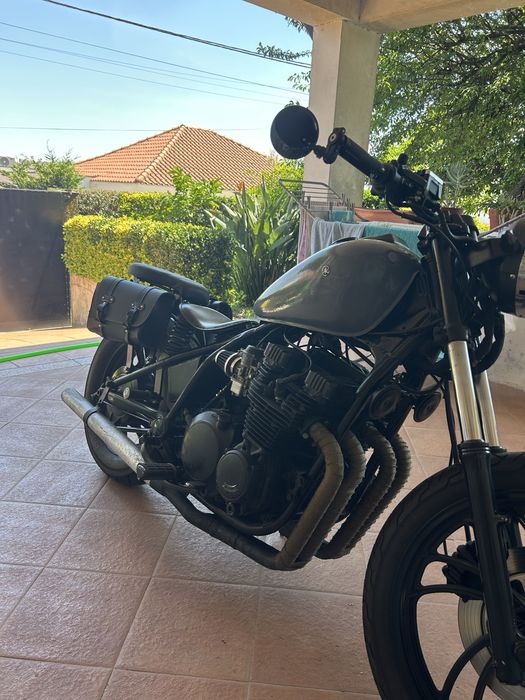Yamaha XJ650 Maxim Bobber Restaurada e personalizada