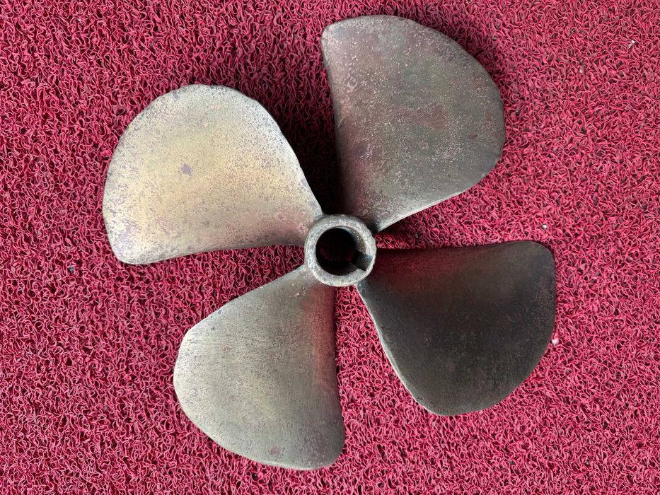 Hélice de barco antiga em bronze