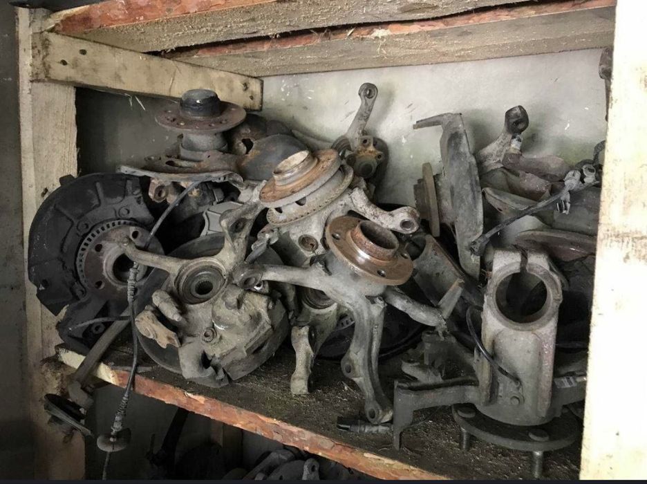 Цапфа поворотний кулар лівий правий передній марки авто в описі