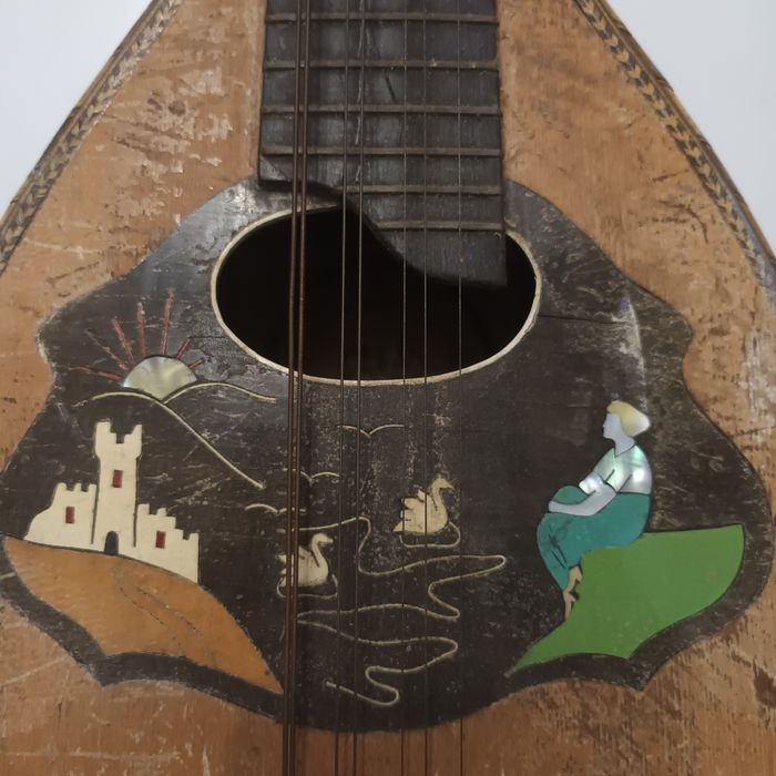 Stara mandolina gitara