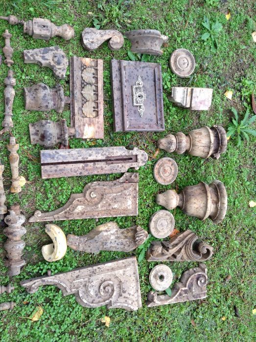 Lote fragmentos em madeira de talha e decorativos