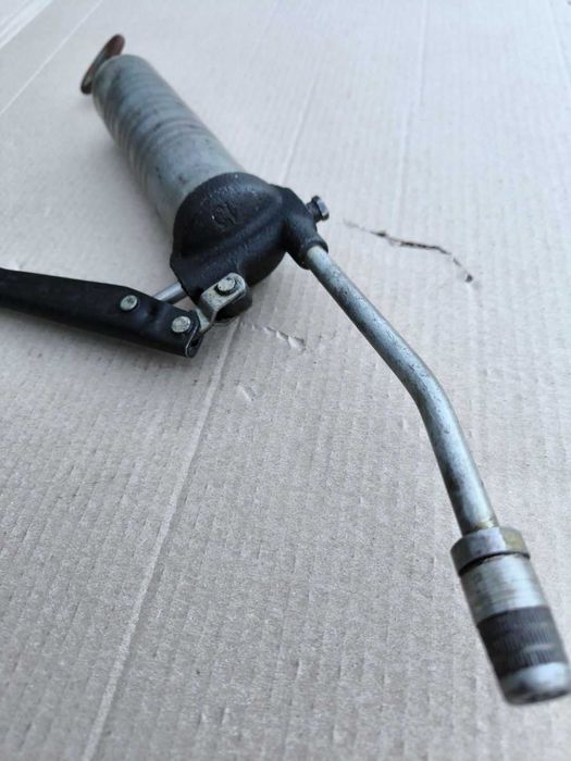 Шприц для смазки, тавотница