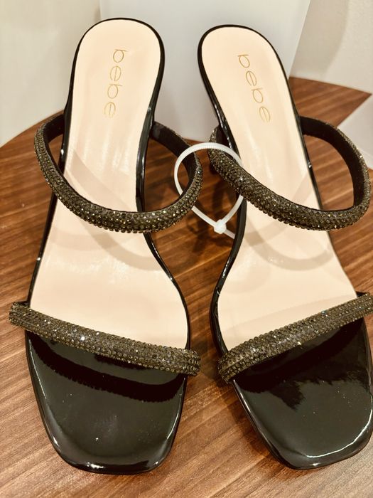 Sandalias pretas. Marca Bebe. Tamanho 9 (40). Novas.