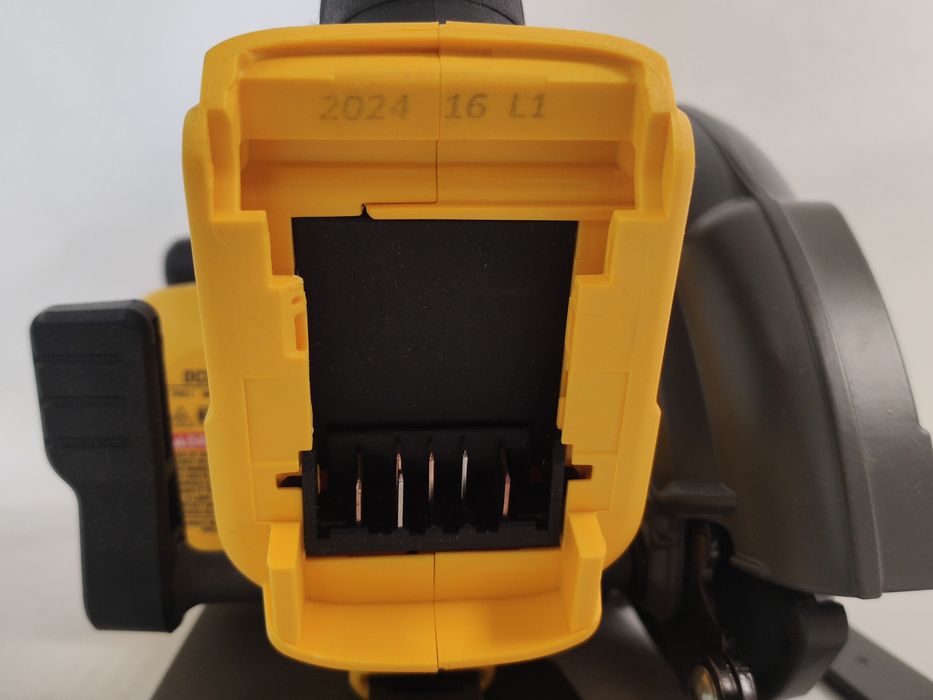 Безщіткова циркулярна дискова пила DeWALT Flexvolt 60Vmax DCS578B