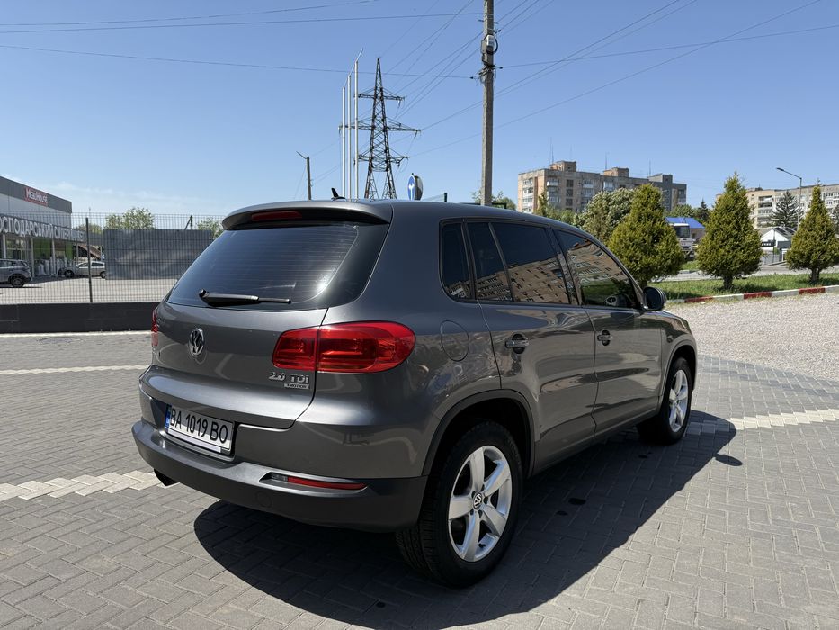 VW Tiguan рестовий (не фарбований)