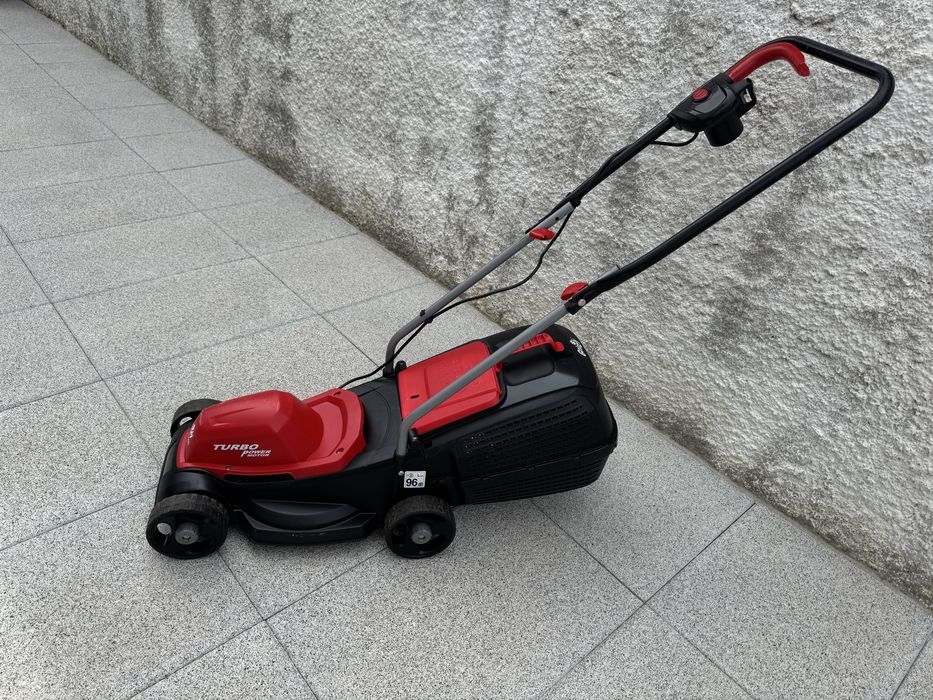 Maquina de cortar relva