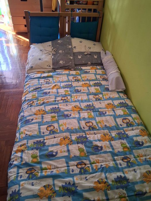 Cama de criança em bom estado