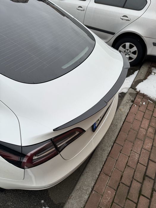 Спойлер Тесла 3/У чорний глянець