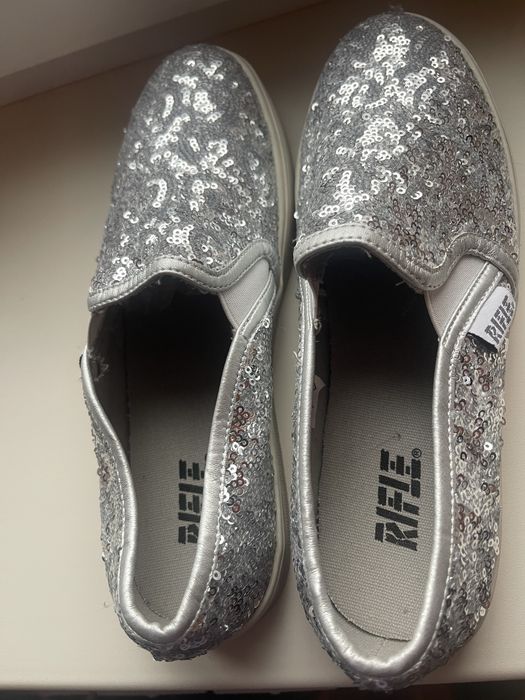 Продам нові стильні черевики Rifle!