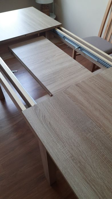 Stół do jadalni plus 4 krzesła