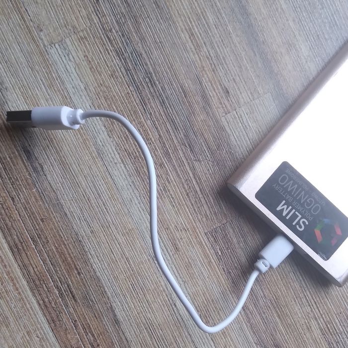 Powerbank Vakoss 5000 mAh slim z kablem