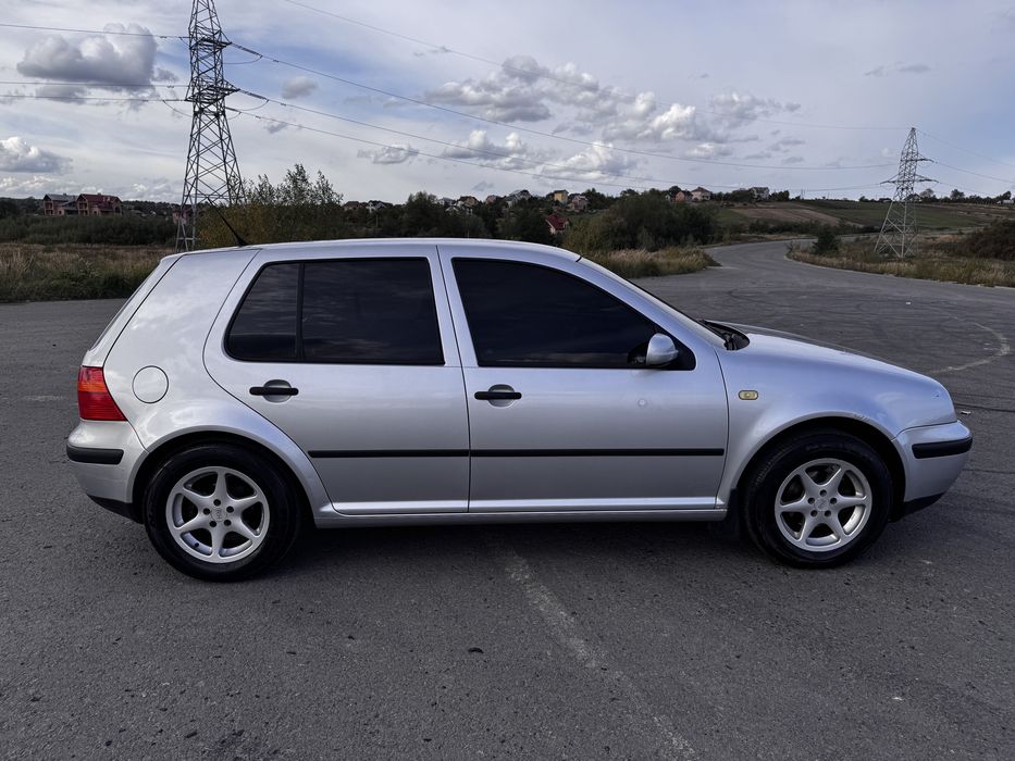 Volkswagen Golf  4