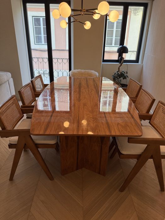 Mesa de madeira maçica