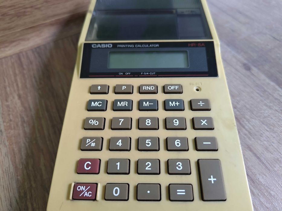 Stary kalkulator Casio HR-8A