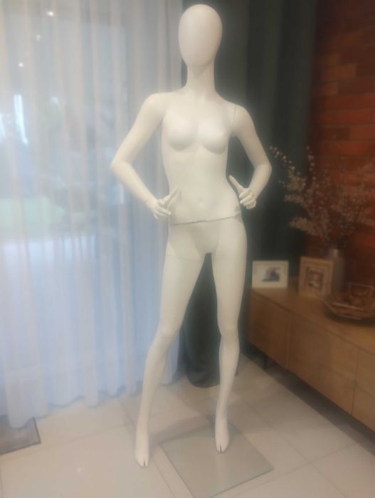 Manekin odzieżowy