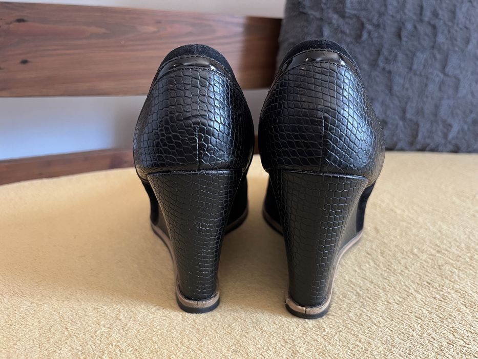 Buty na koturnie