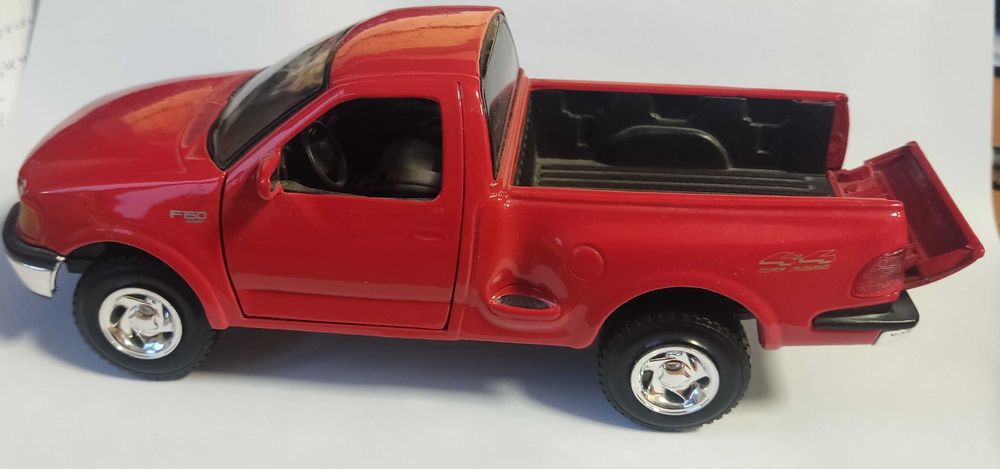 Maisto Ford F 1/26  auto
