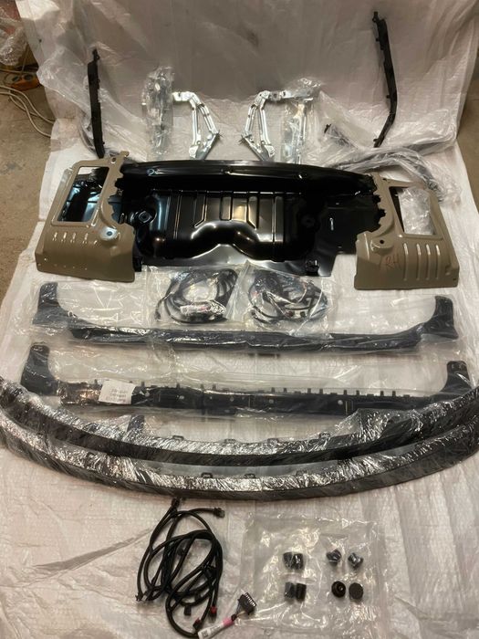 Кронштейн заднього бампера Tesla Model 3 1083989-00-I 1083989-00-I