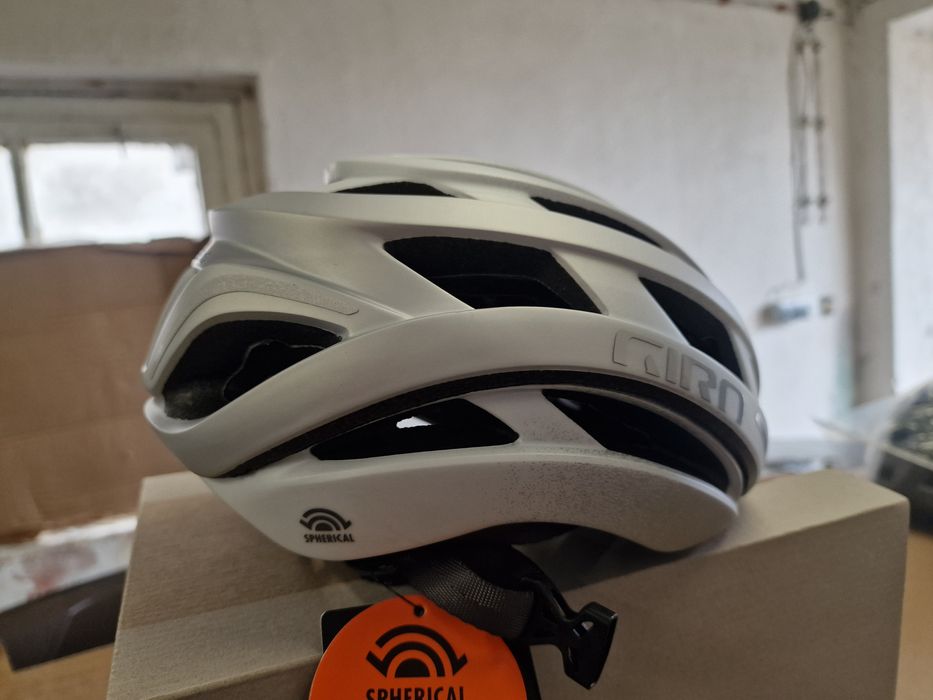 Kask rowerowy Giro Helios Spherical mips